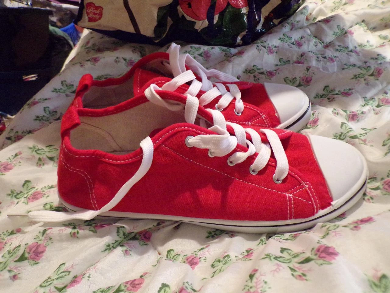 Sapatos vermelhos de lona tamanho 40 novos – photo 2